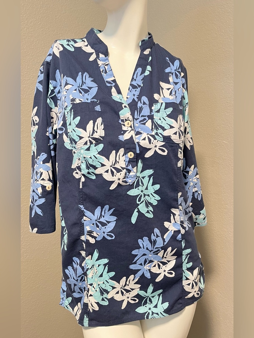 Columbia Women’s  Camp Henry 11 Navy Floral 3/4 Sleeve Split-Neck Tunic  Size M